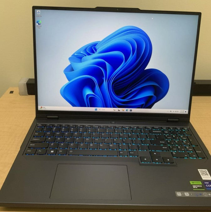 Lenovo Legion Go - Ryzen Z1 Extreme, 16GB RAM, 512GB SSD